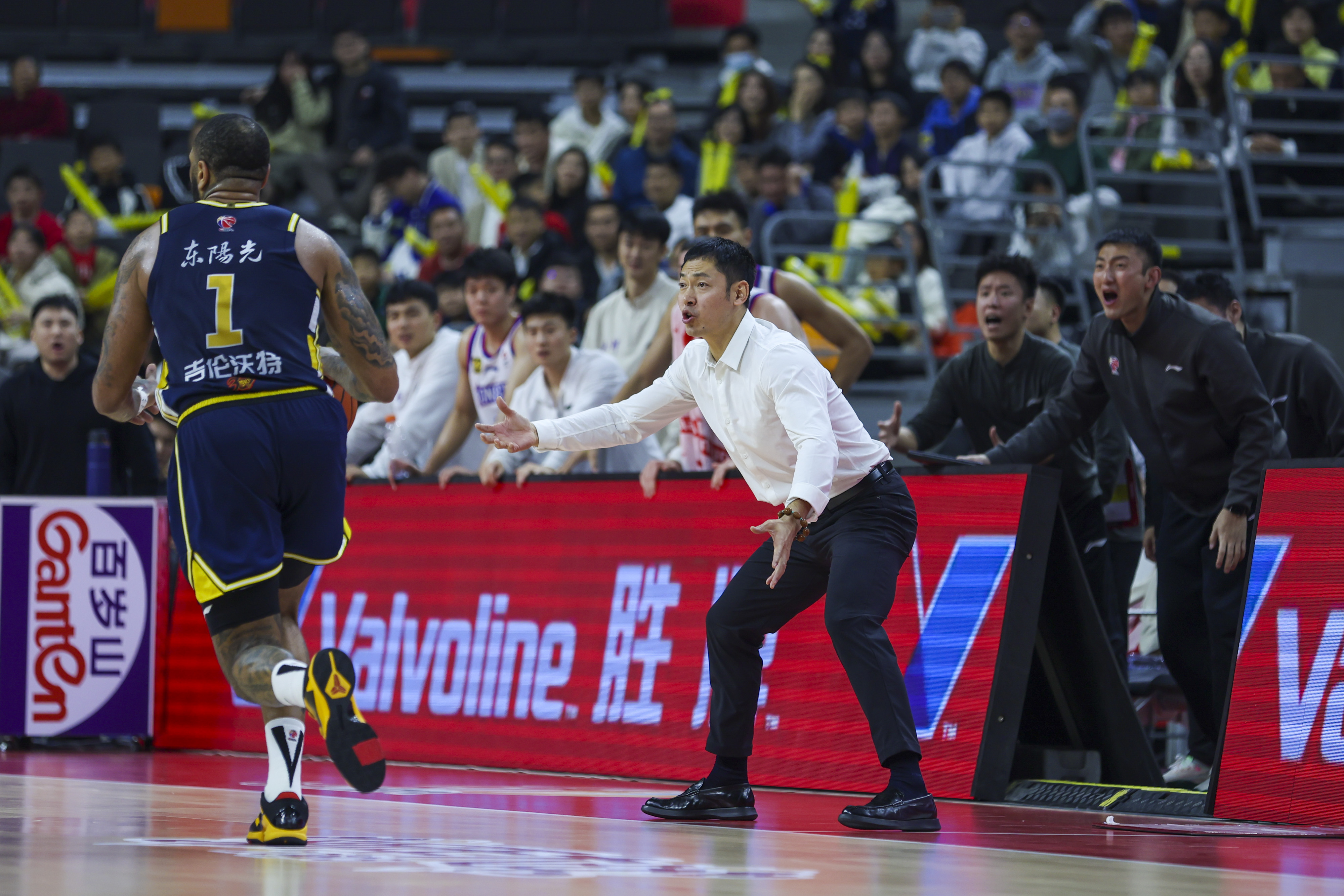 深圳男篮训练开放日,今夜调整名单引欢呼,西甲在即,身体对抗强度拉满的简单介绍 深圳男篮训练开放日,今夜调整名单引欢呼,西甲在即,身体对抗强度拉满的简单介绍