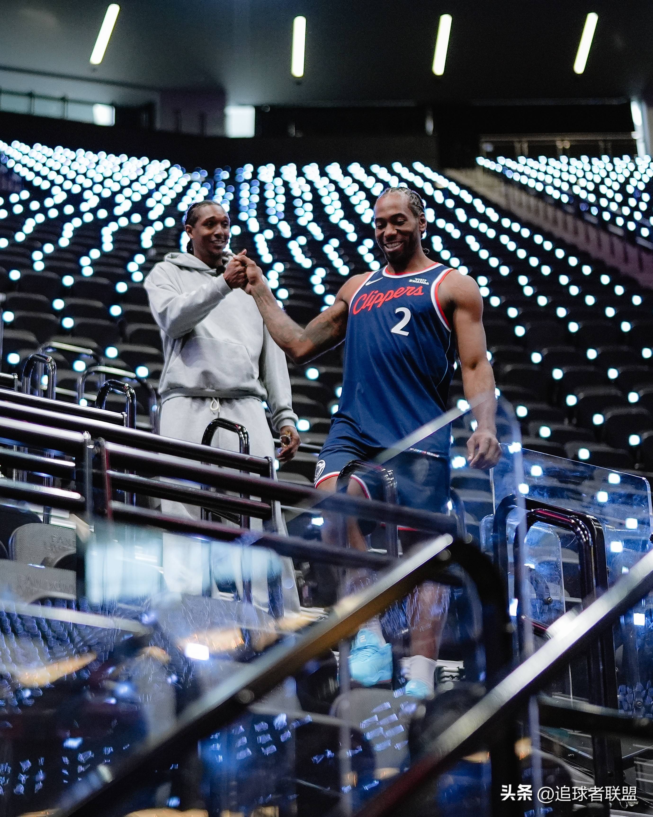 洛杉矶快船迎NBA常规赛关键赛；冲刺阶段回应争议；底气十足；控场能力受关注的简单介绍